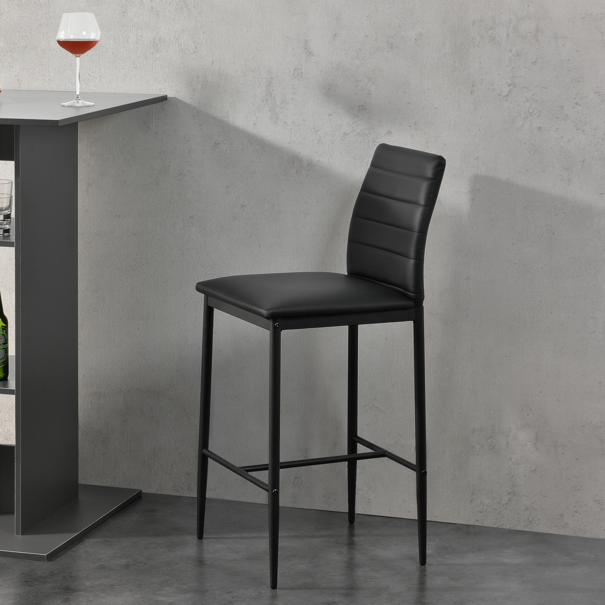foto del prodotto set lidk ping di 2 sgabelli da bar con schienale nero en.casa 