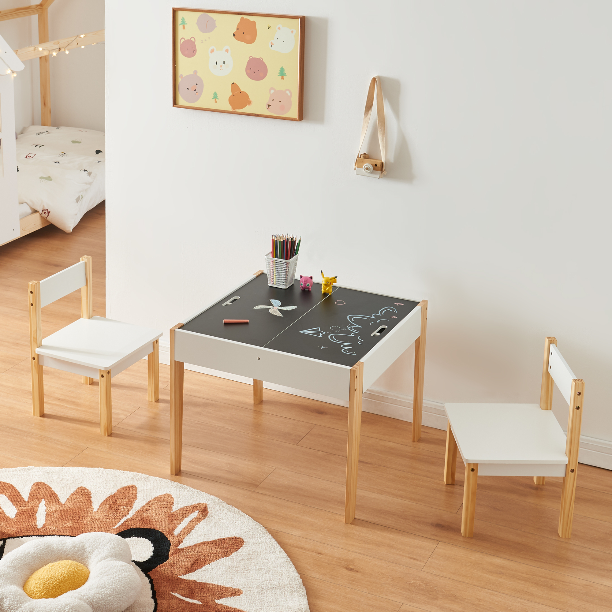 foto del prodotto set mobili smedjebacken per cameretta tavolo con lavagne rimovibili e 2 sedie bianco naturale en.casa 