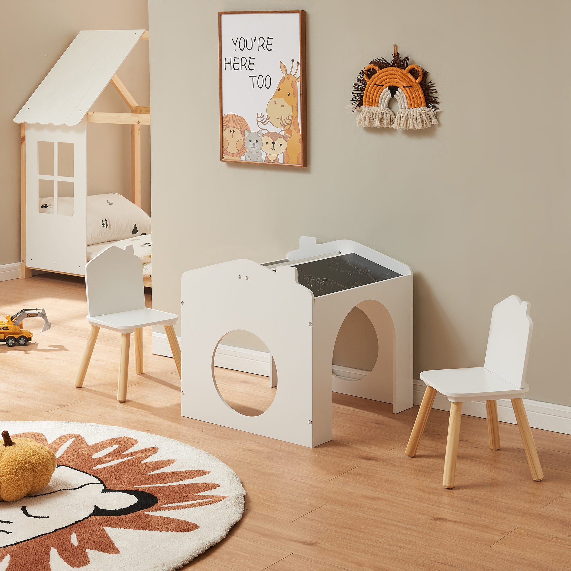 foto del prodotto set romso tavolo e sedie per bambini con lavagne mobili per cameretta bianco en.casa 