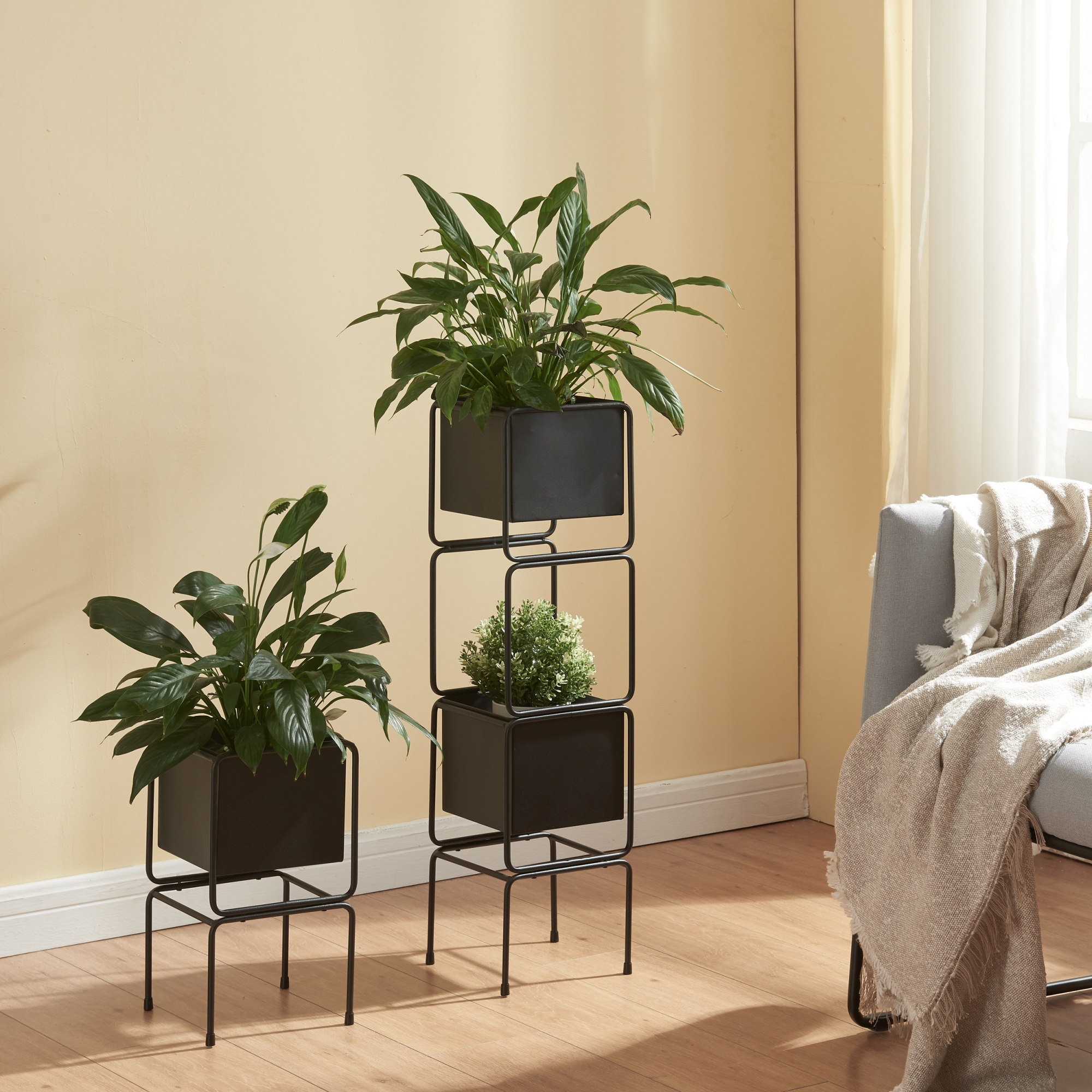 foto del prodotto set sveio di 2 supporti per 1 2 piante nero en.casa 