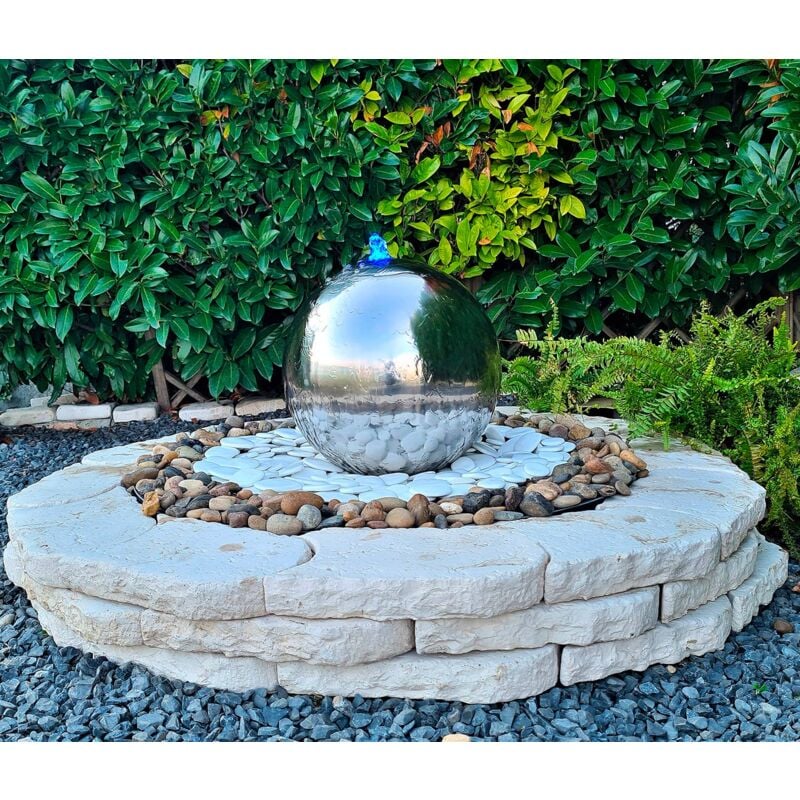 foto del prodotto sfera cascata artificiale da giardino con led 40 cm in acciaio inox con pompa