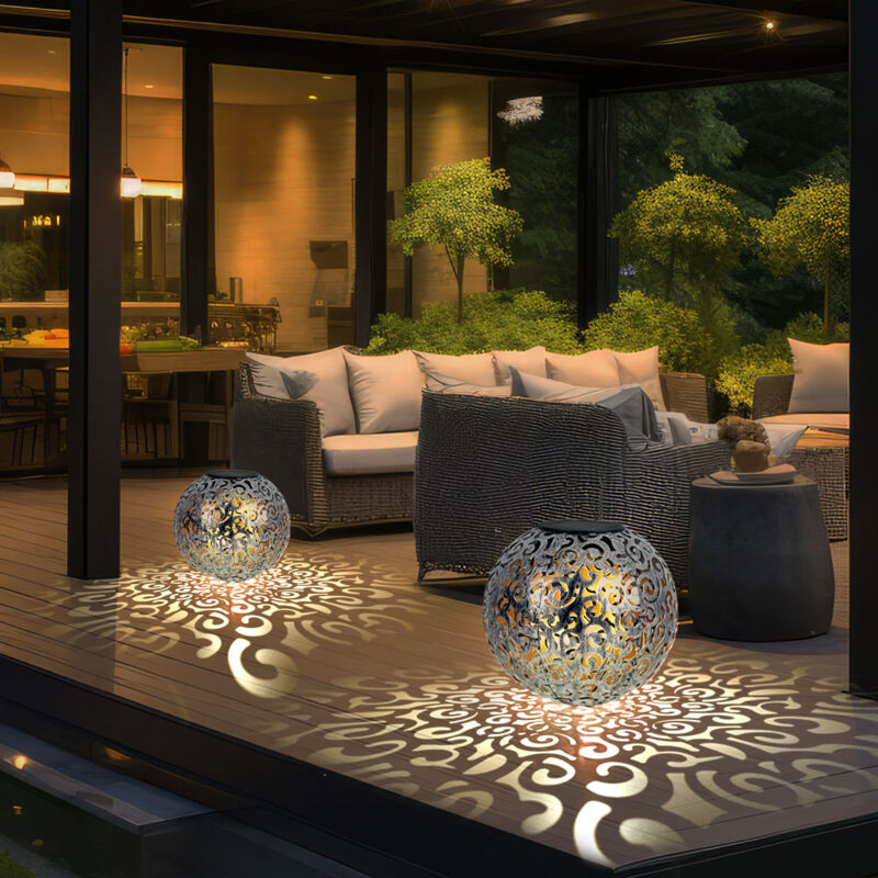 foto del prodotto sfera solare a luce solare per esterni, color argento, lampada plug in, giardino, sfera orientale, con effetto luce e picchetto, 1x led 3000 kelvin,