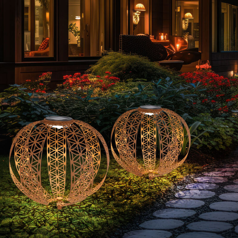 foto del prodotto sfera solare effetto ruggine per esterni luce solare ruggine lampada solare da giardino sfera orientale, batteria ip44, con effetto luminoso e