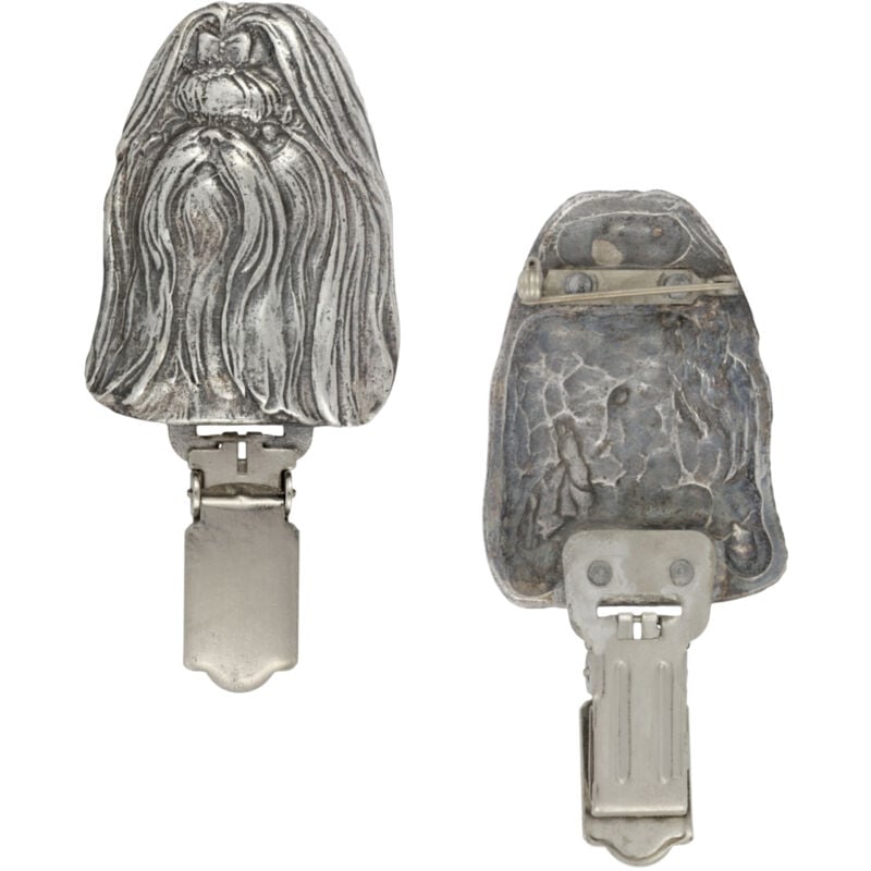 foto del prodotto shih tzu, shi tsu, shi-tzu, szi-cu, szitzu - spilla con clip, porta numero di partenza, distintivo argentato per esposizioni canine di art-dog