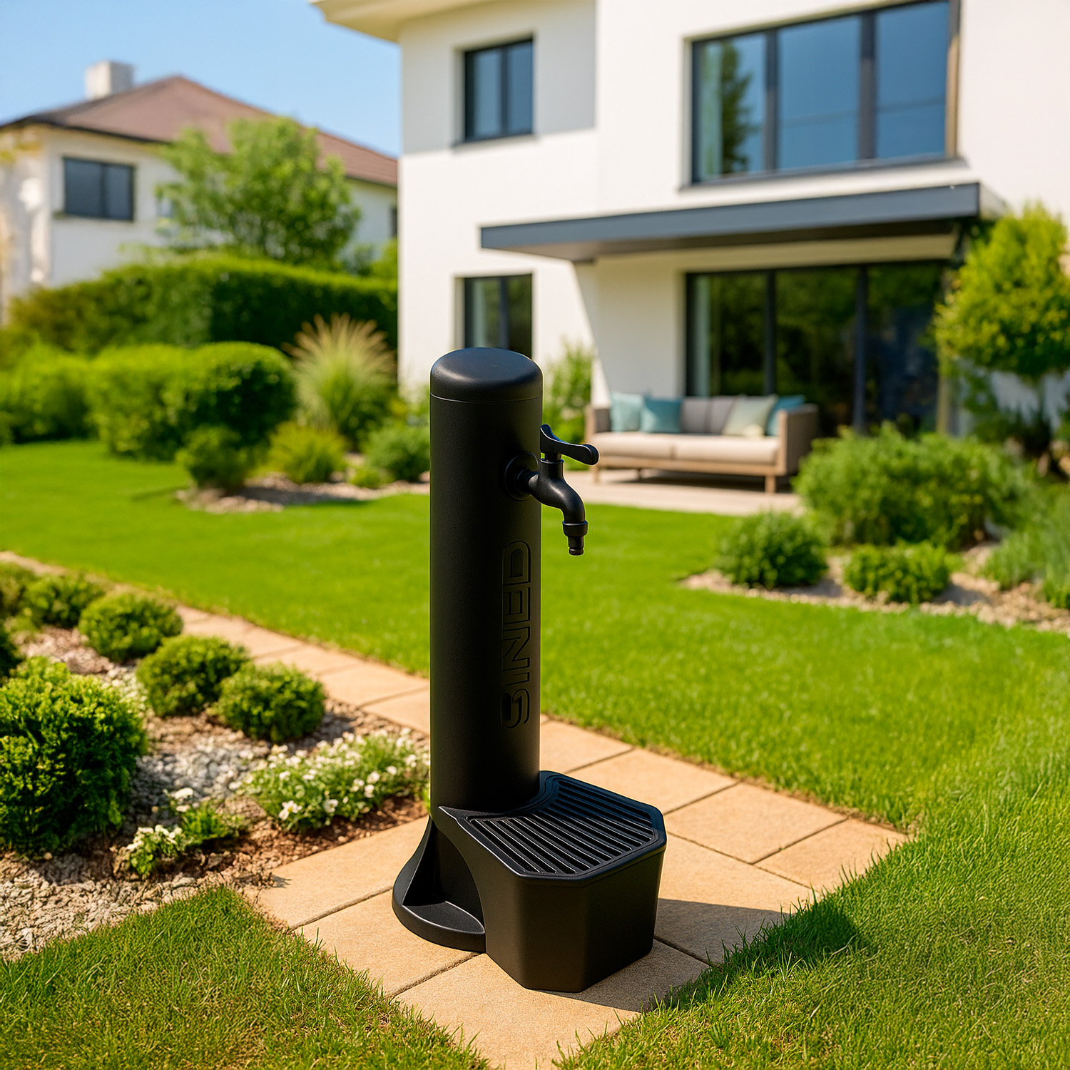foto del prodotto sined kit tritone kit composto da fontana e secchiello da 5 litri in polietilene nero realizzato in polietilene hd