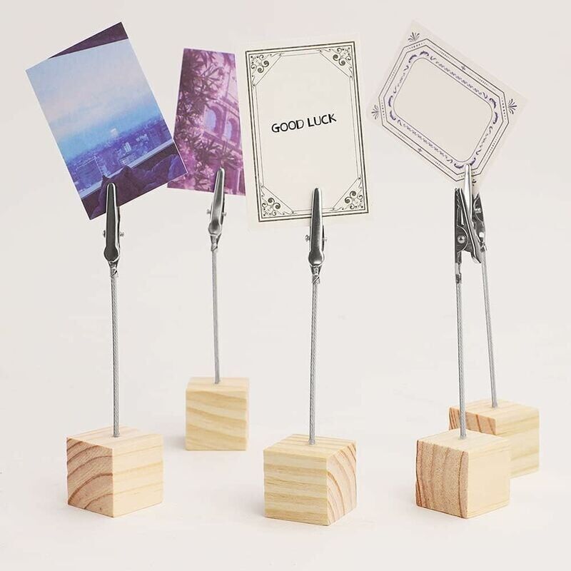 foto del prodotto snq 10 mollette leggere in legno con base a cubo per fogli di appunti e chiusura a coccodrillo per esporre le carte numerate.