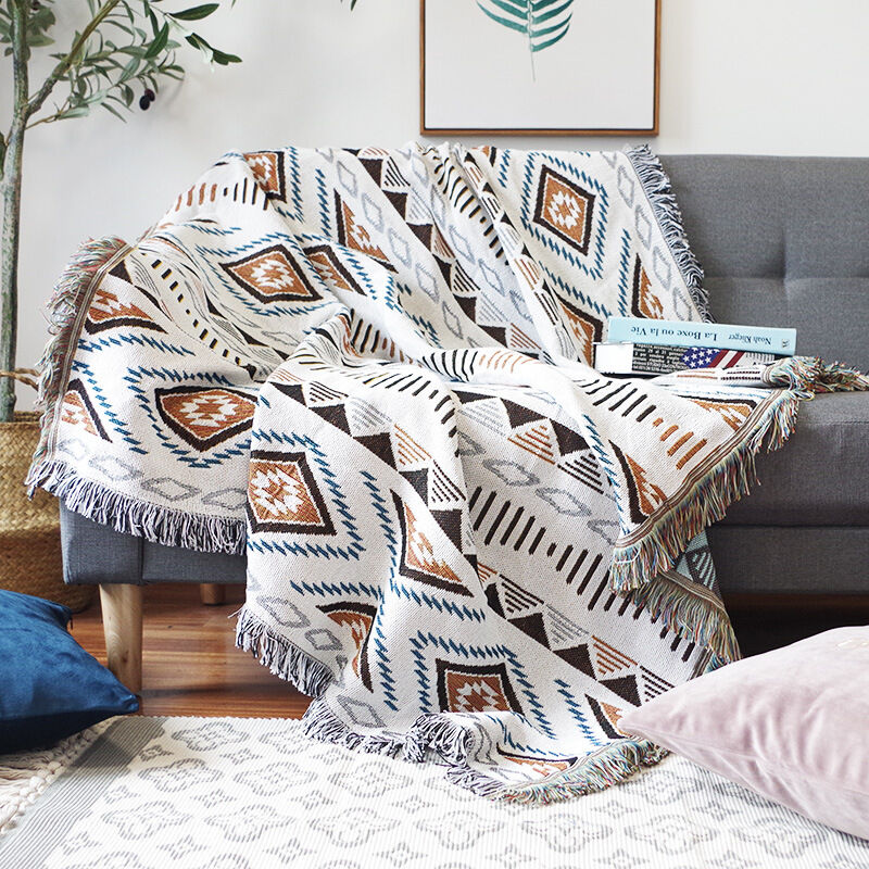 foto del prodotto sollbry coperta da divano con pompon, copridivano, coperta lavorata a maglia, coperta in stile etnico azteco, per casa, ufficio, viaggi, campeggio.