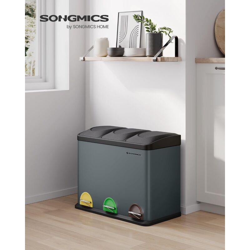 foto del prodotto songmics cestino da cucina, pattumiera per riciclaggio, pattumiera tripla a pedale, in metallo da 45 litri, per raccolta differenziata, 3 x 15l,
