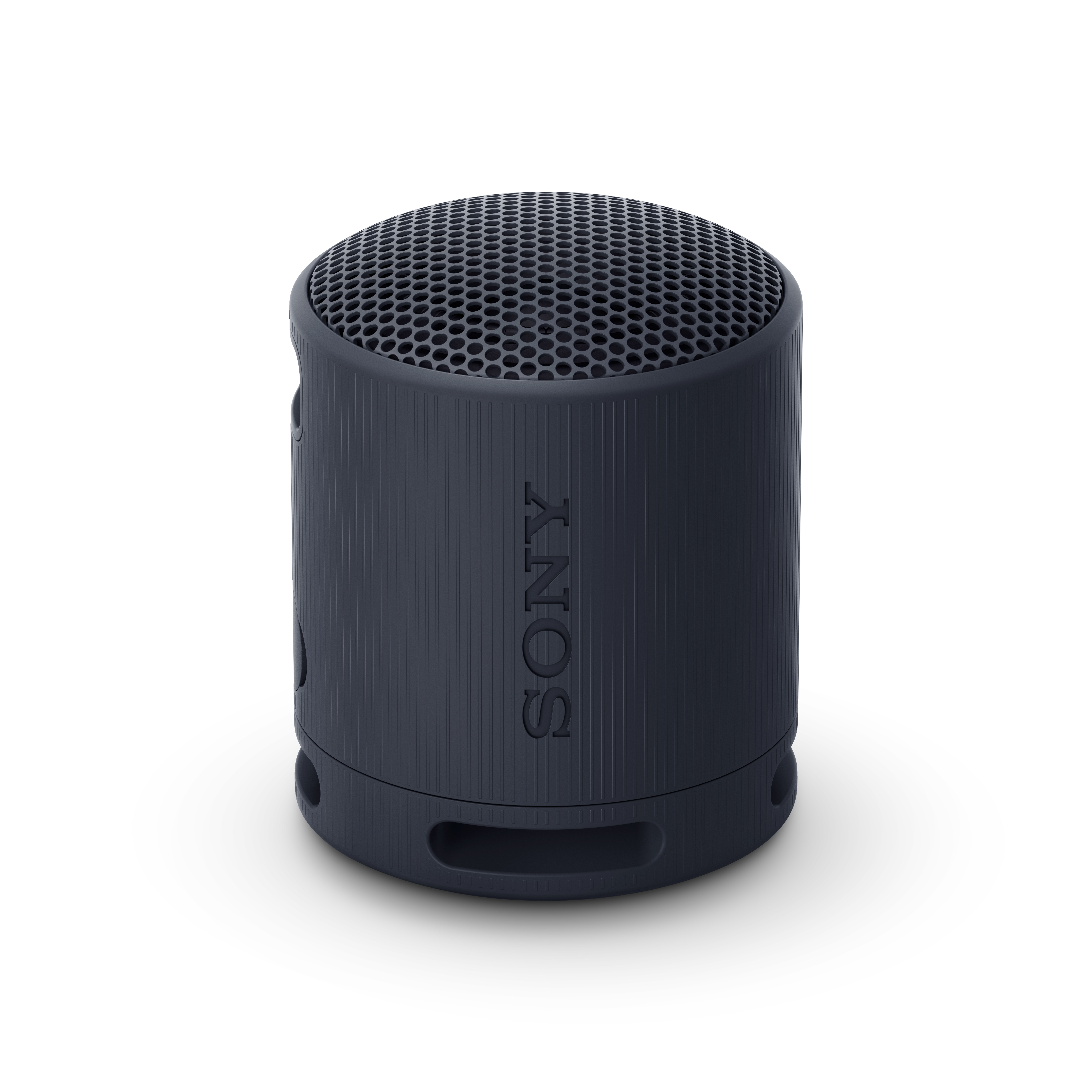 foto del prodotto sony srs xb100 speaker wireless bluetooth, portatile, leggero, compatto, da esterno, da viaggio, resistente ip67 impermeabile e antipolvere, batteria da 16 ore, cinturino versatile, chiamate in vivavoce nero