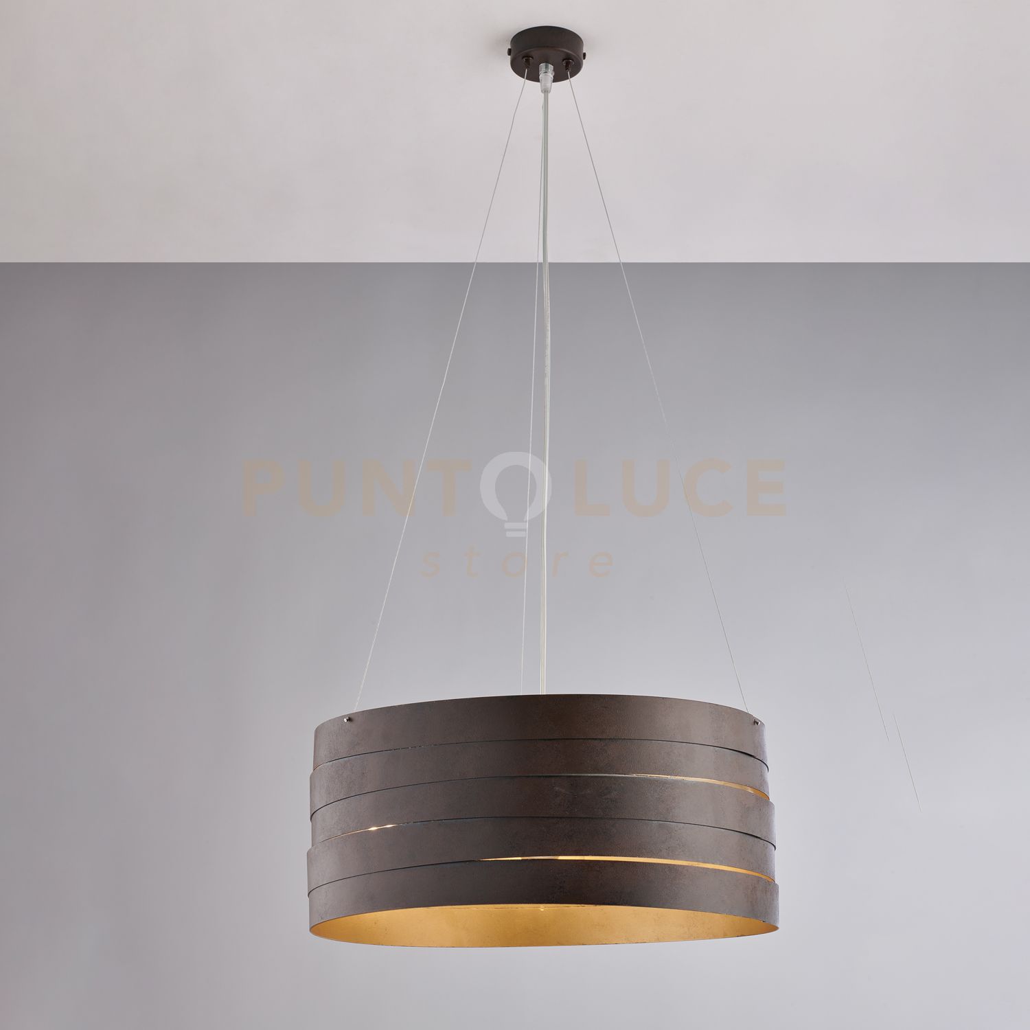 foto del prodotto sospensione in ferro laccato nero con decorazione esterna effetto ruggine e decorazione interna oro antico con cavi acciaio regolabili 3 luci