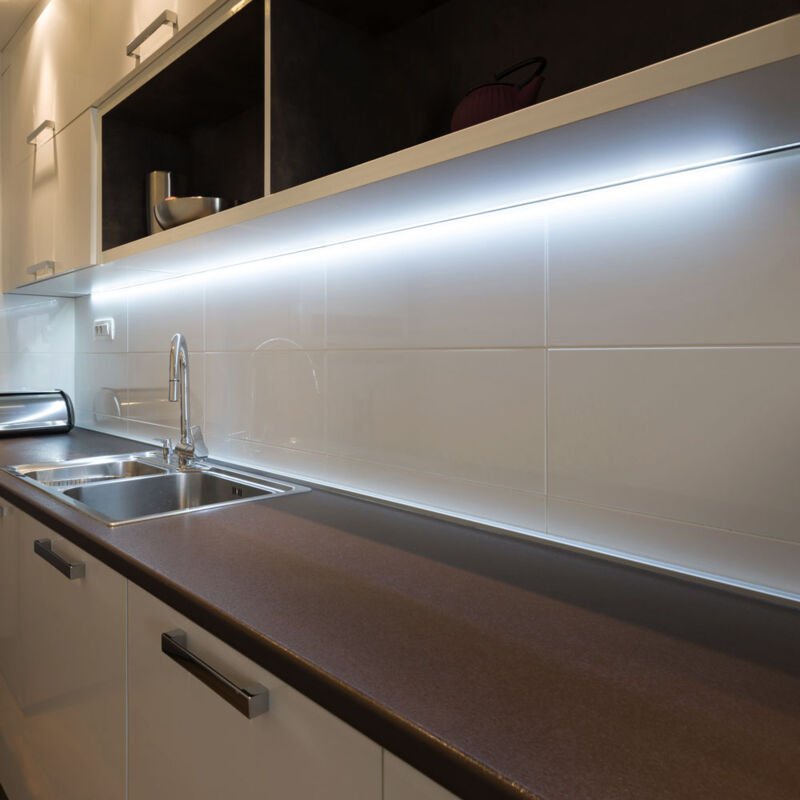foto del prodotto sottostruttura a led apparecchio seminterrato officina bagnato umido illuminazione in alluminio