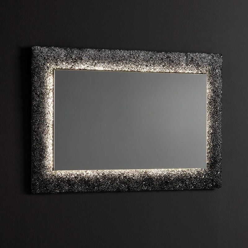 foto del prodotto specchio con cornice nera in vetrofuso con graniglia retroilluminato led 90x62