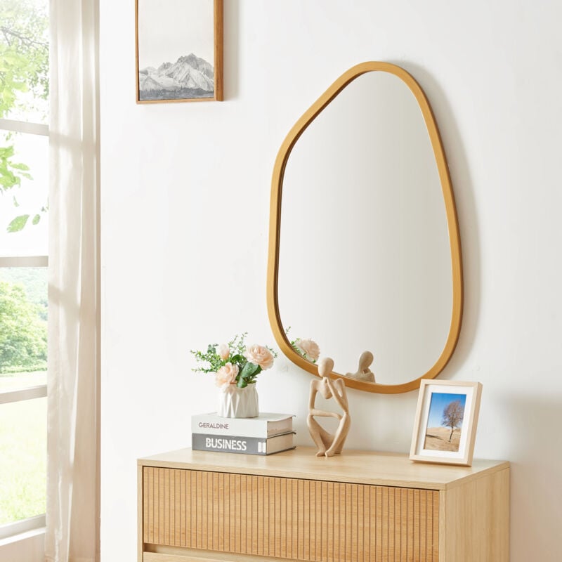 foto del prodotto specchio da parete filiano 80 x 58 cm cornice irregolare color oro en.casa 