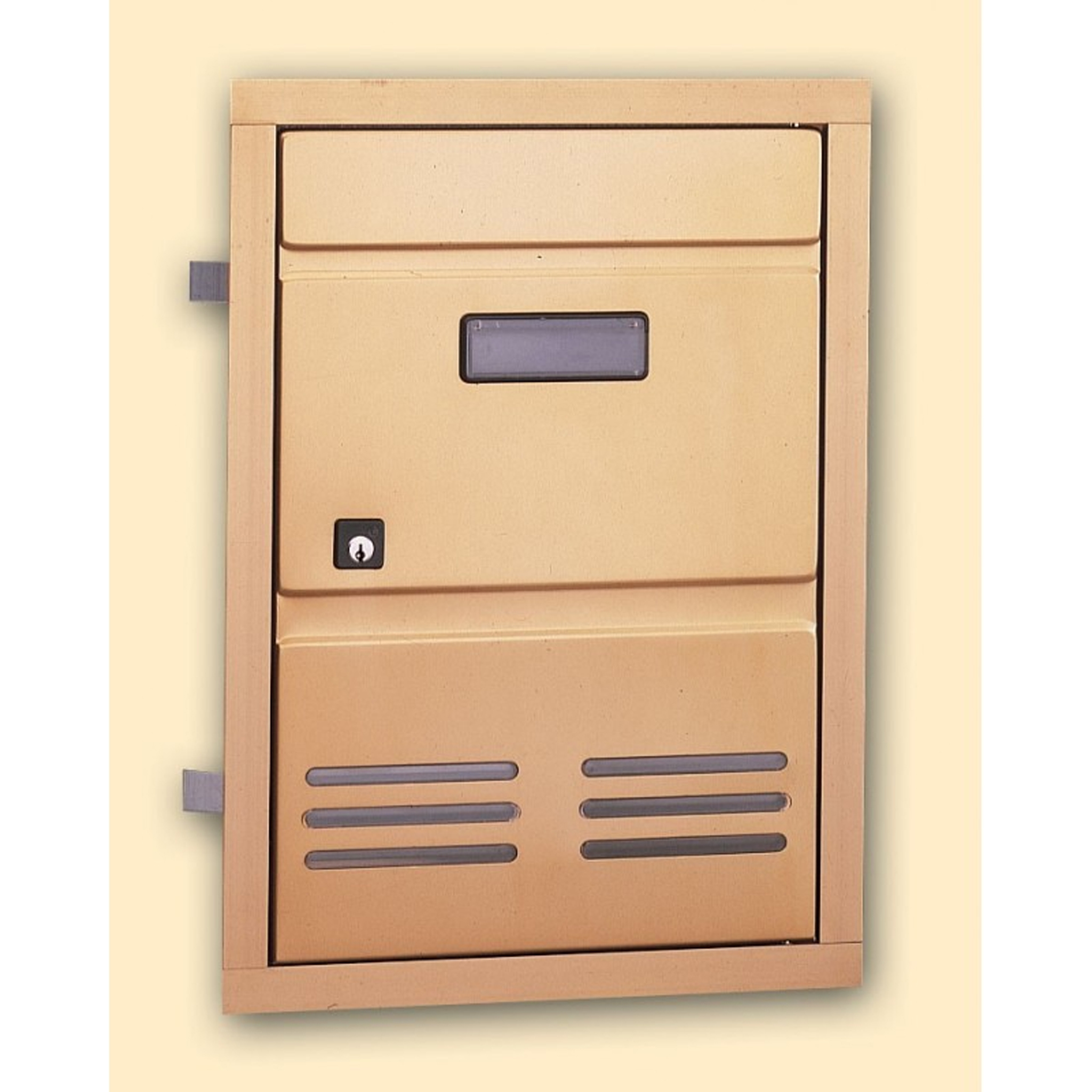 foto del prodotto sportello da incasso in alluminio color bronzo alubox 17sc2br