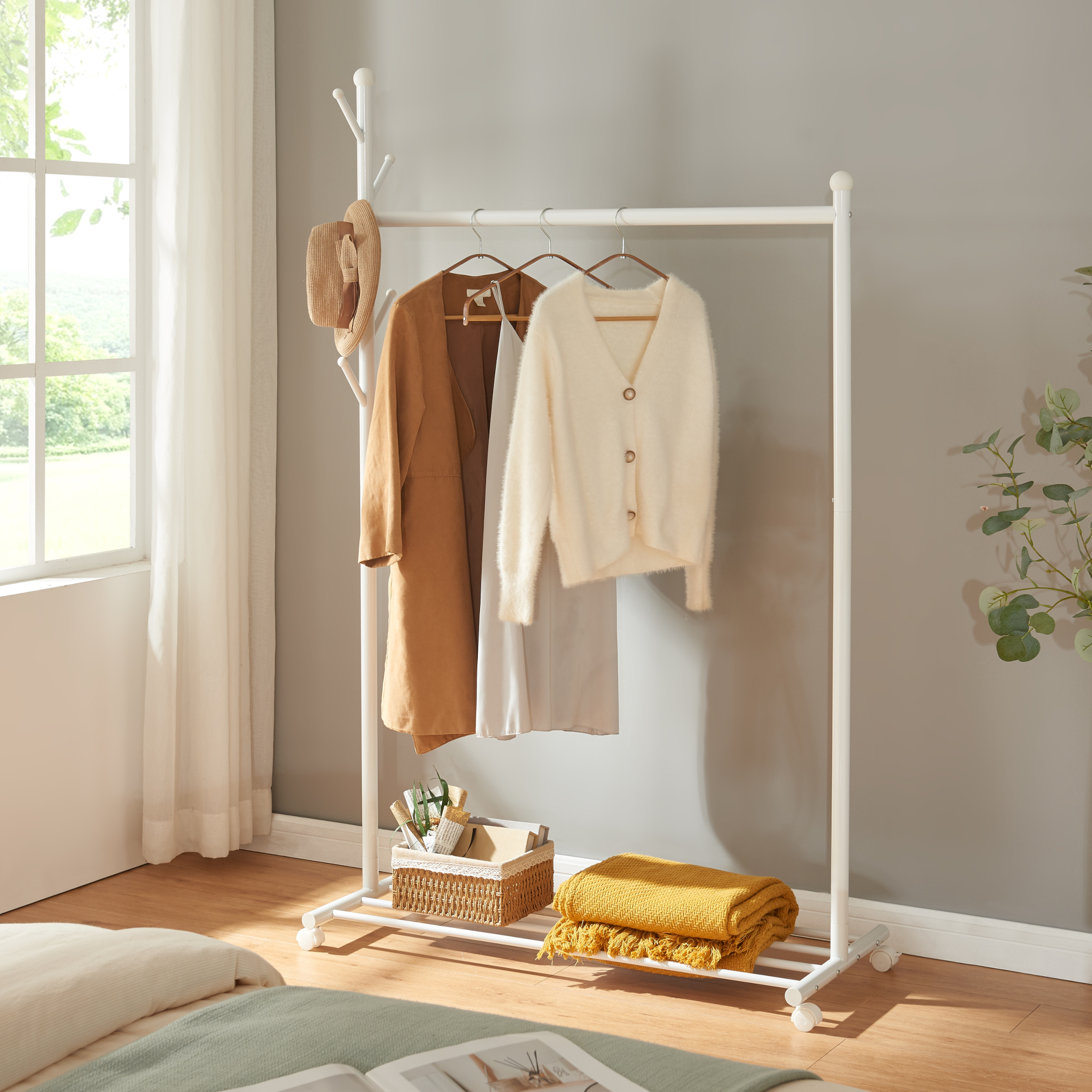 foto del prodotto stand appendiabiti sn sa con rotelle 170x105x43 cm metallo bianco en.casa 