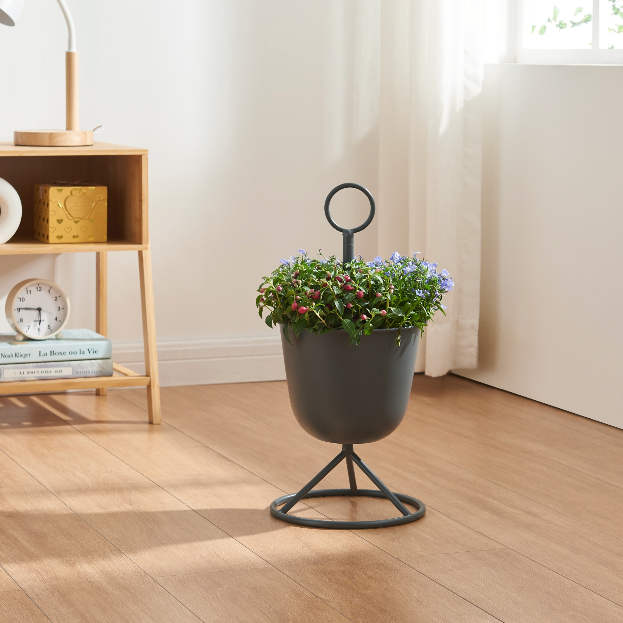 foto del prodotto stand portapiante alphen con 1 vaso nero en.casa 