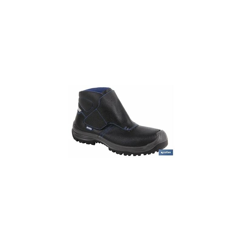 foto del prodotto stivale in pelle nera con chiusura in velcro s3 modello urian t 47