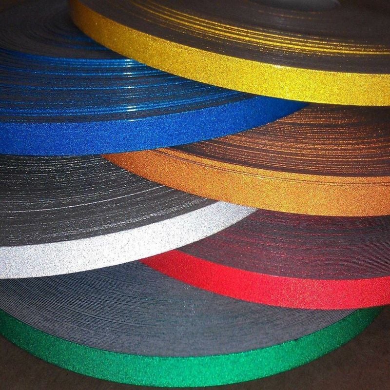 foto del prodotto strisce adesive rifrangenti riflettenti 3m per moto auto barche camion 7mm x 24mt colore giallo