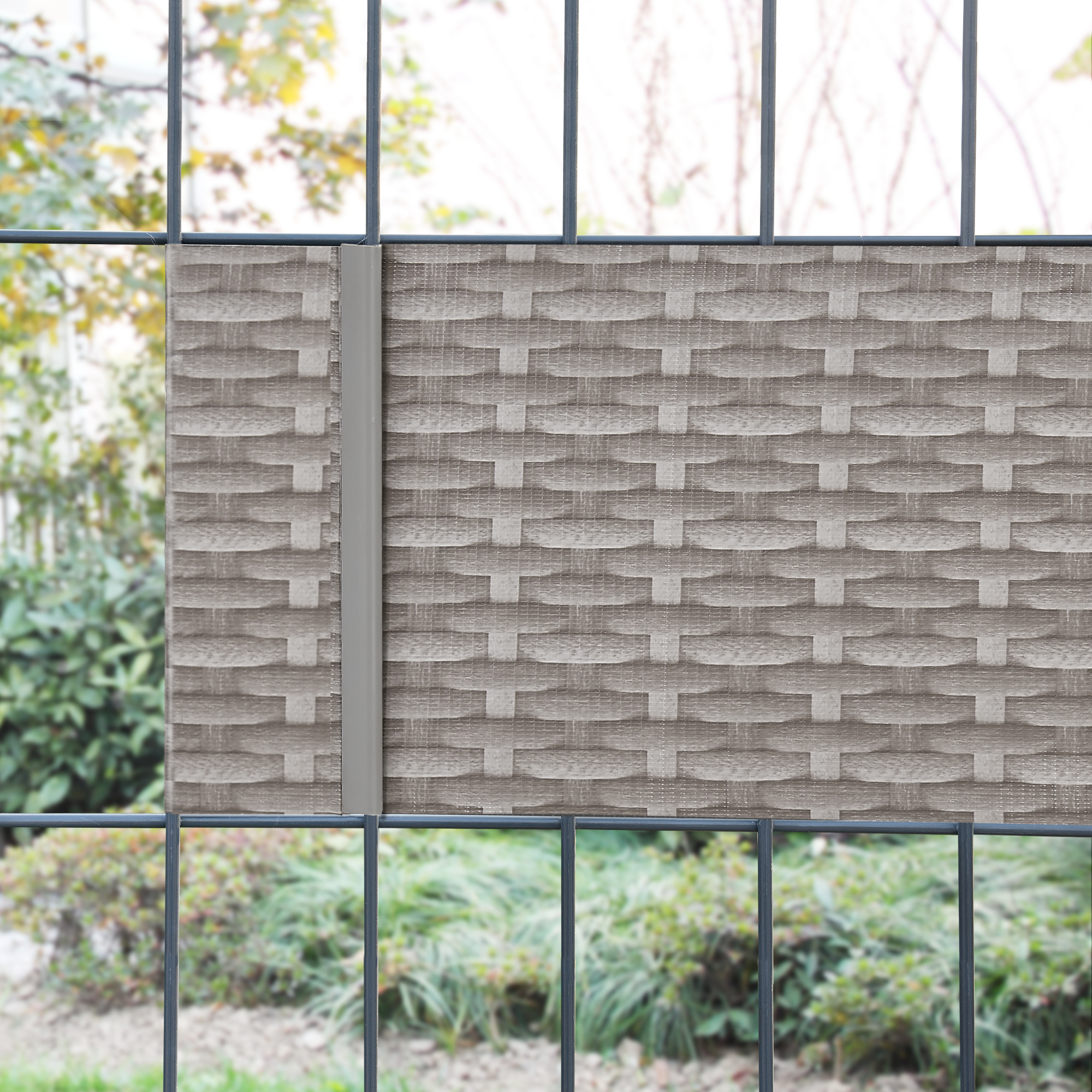 foto del prodotto striscia frangivista in pvc 39 jesteburg 39 per coprire recinzione di rete 35m x 19cm effetto rattan, grigio en.casa 