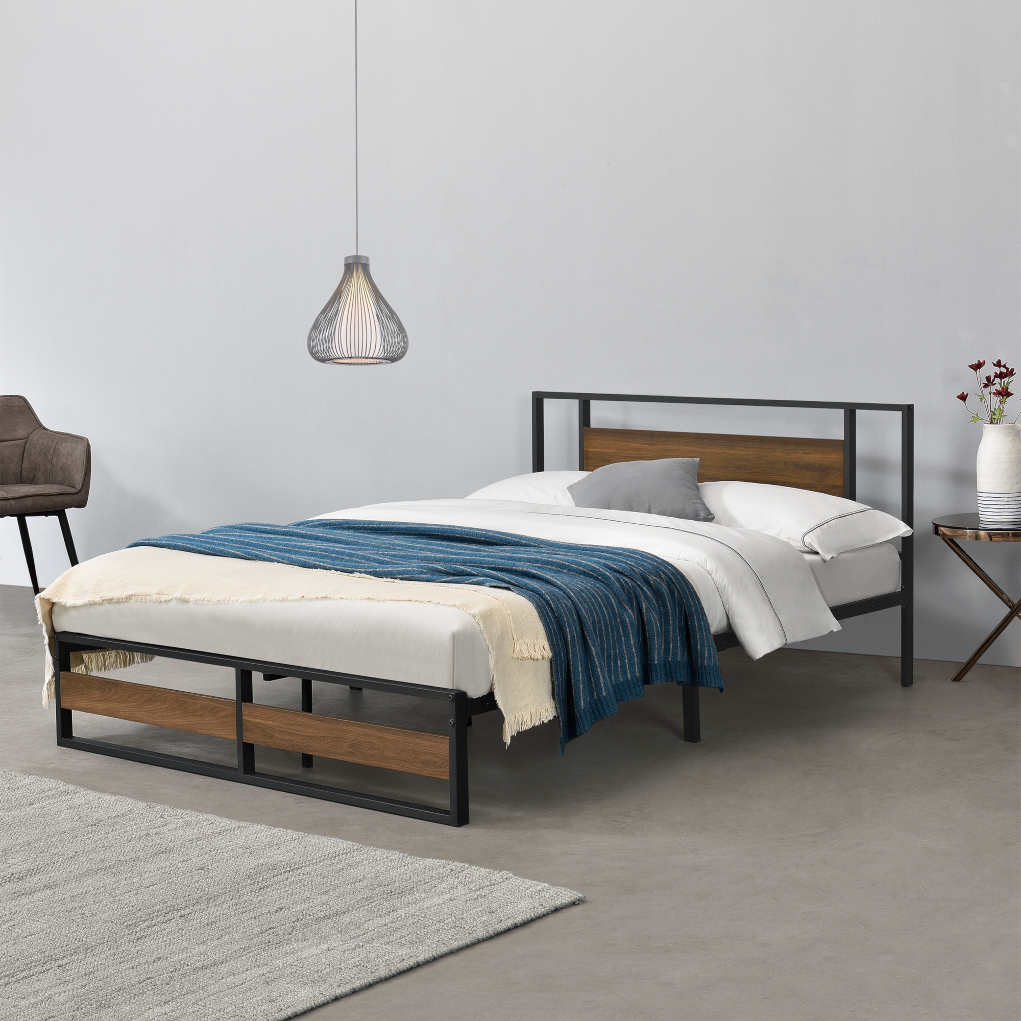 foto del prodotto struttura letto in acciaio con elementi decorativi in effetto legno di color noce 200 x 140 cm letto