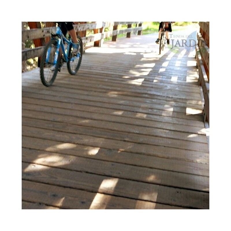 foto del prodotto suinga decking in legno trattato, ideale per qualsiasi tipo di costruzione. misure 4,5x9x300 cm