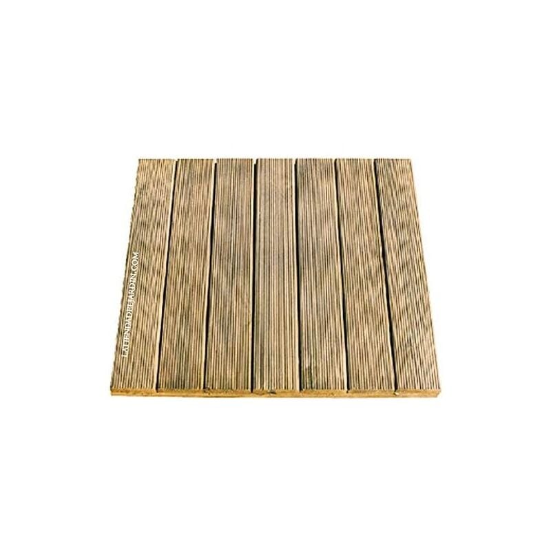 foto del prodotto suinga piastrella dritta in legno di pino 50x50 cm e 32 mm, utilizzata in patii, terrazze o docce in piscina