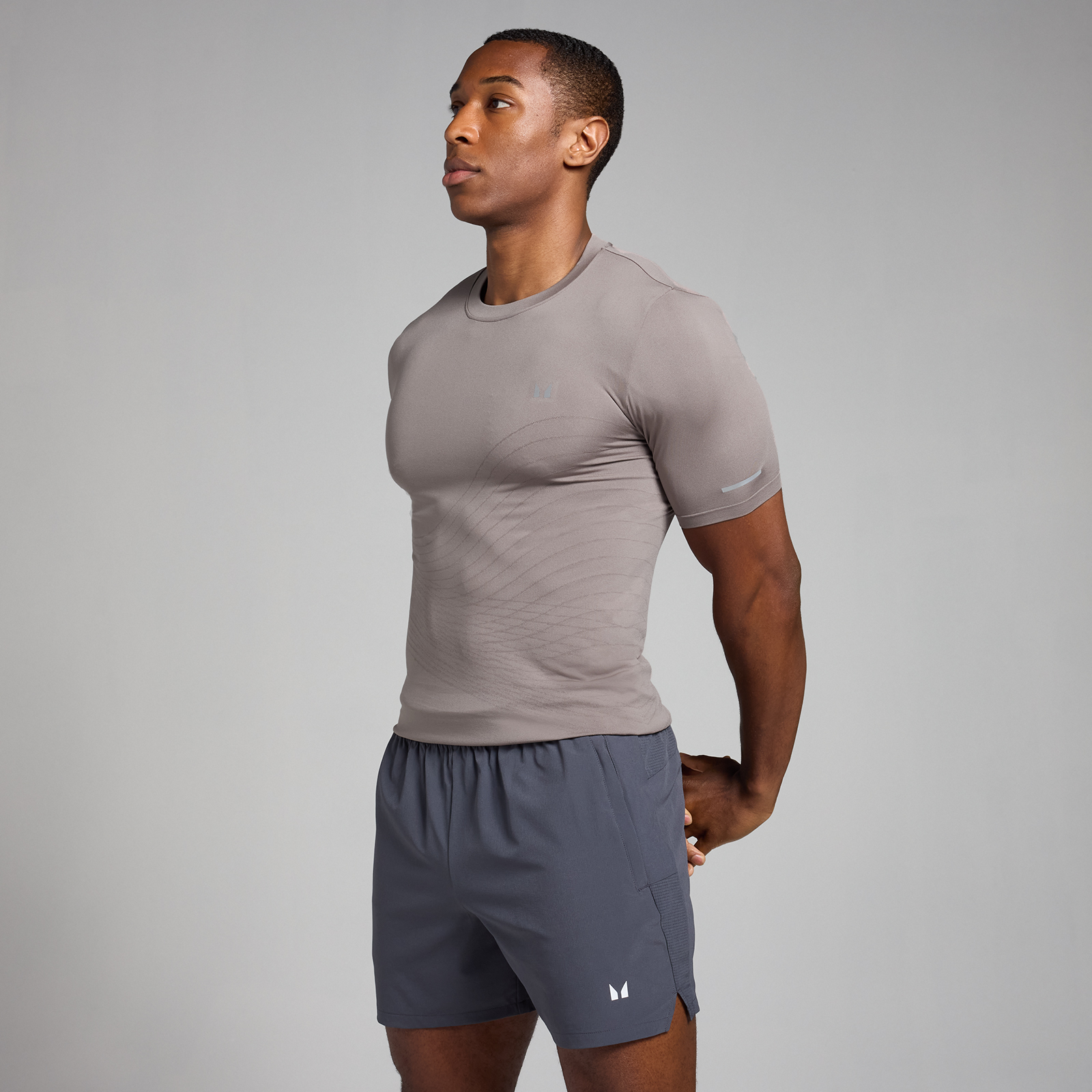 foto del prodotto t shirt senza cuciture con stampa mp active da uomo grigio freddo xs