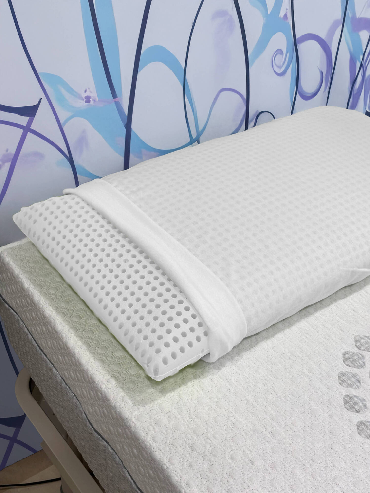 foto del prodotto talamo italia set di 2 cuscini per basilico, 100 made in italy, guanciale sfoderabile a quot saponetta quot in memory foam forato, anallergico e traspirante, 70x40xh16 cm