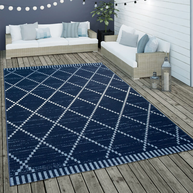 foto del prodotto tappeto etnico per interni ed esterni dal tessuto piatto con design scandinavo geometrico blu e bianco 80x150 cm paco home
