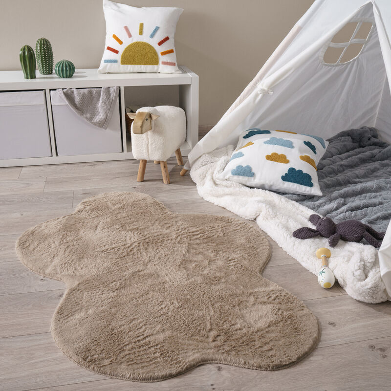 foto del prodotto tappeto salotto pelo corto monocolore in forma finta pelliccia moderna morbida beige, 80x120 cm cloud paco home