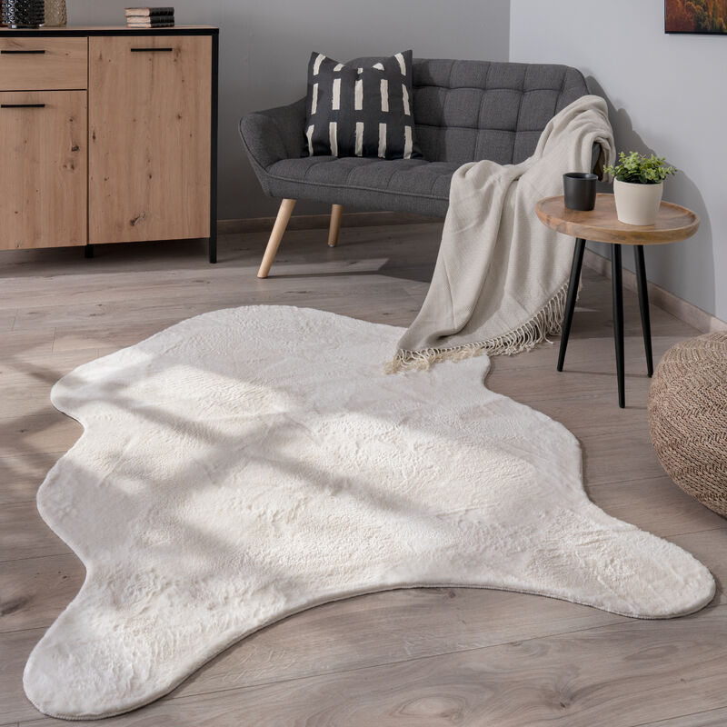 foto del prodotto tappeto salotto pelo corto monocolore in forma finta pelliccia moderna morbida crema, 80x120 cm forma di pelliccia paco home