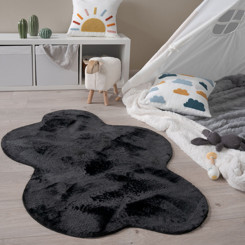 foto del prodotto tappeto salotto pelo corto monocolore in forma finta pelliccia moderna morbida nero, 80x120 cm cloud paco home