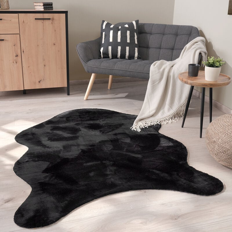 foto del prodotto tappeto salotto pelo corto monocolore in forma finta pelliccia moderna morbida nero, 80x120 cm forma di pelliccia paco home
