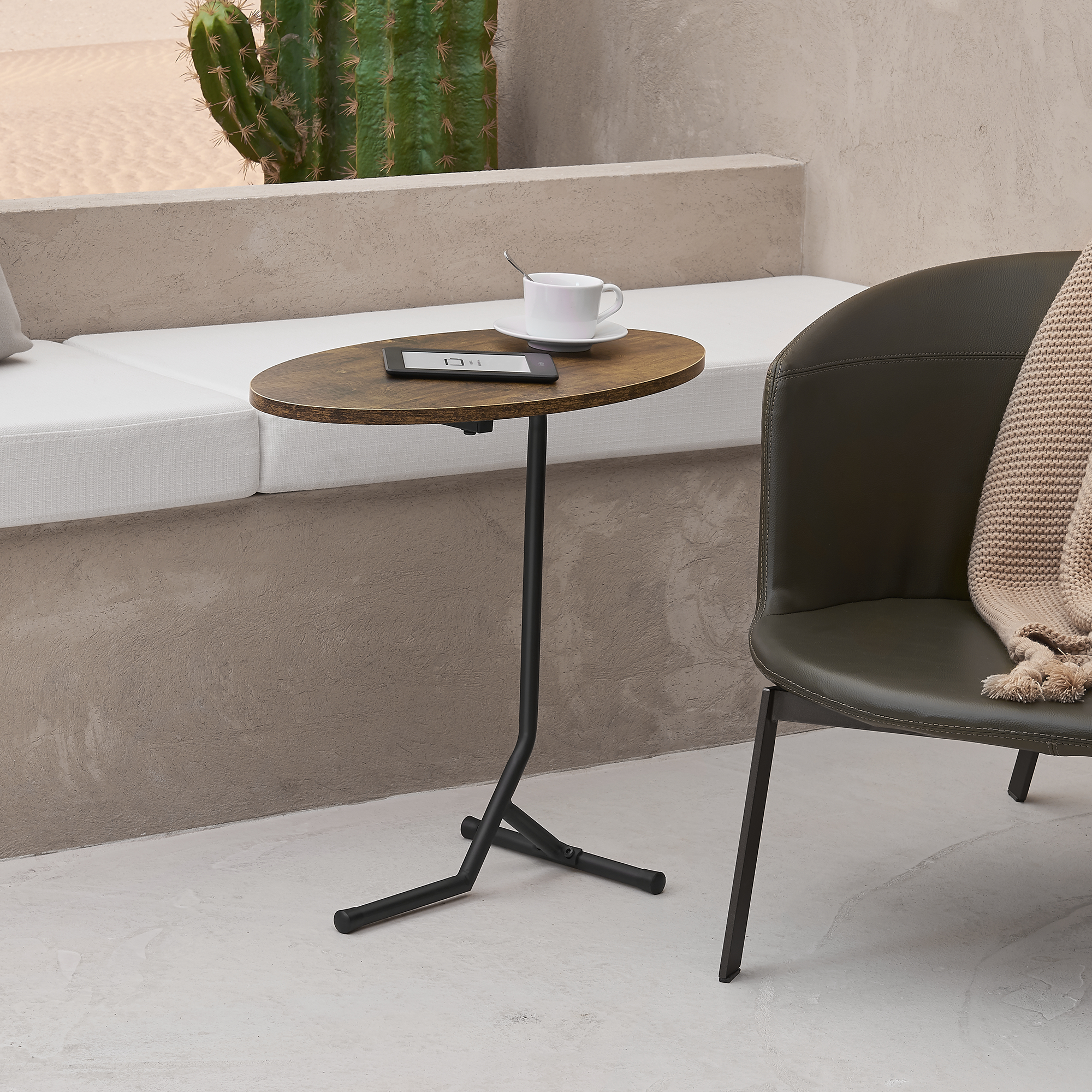 foto del prodotto tavolino basso laterale 39 karlebo 39 piano ovale effetto legno scuro en.casa 