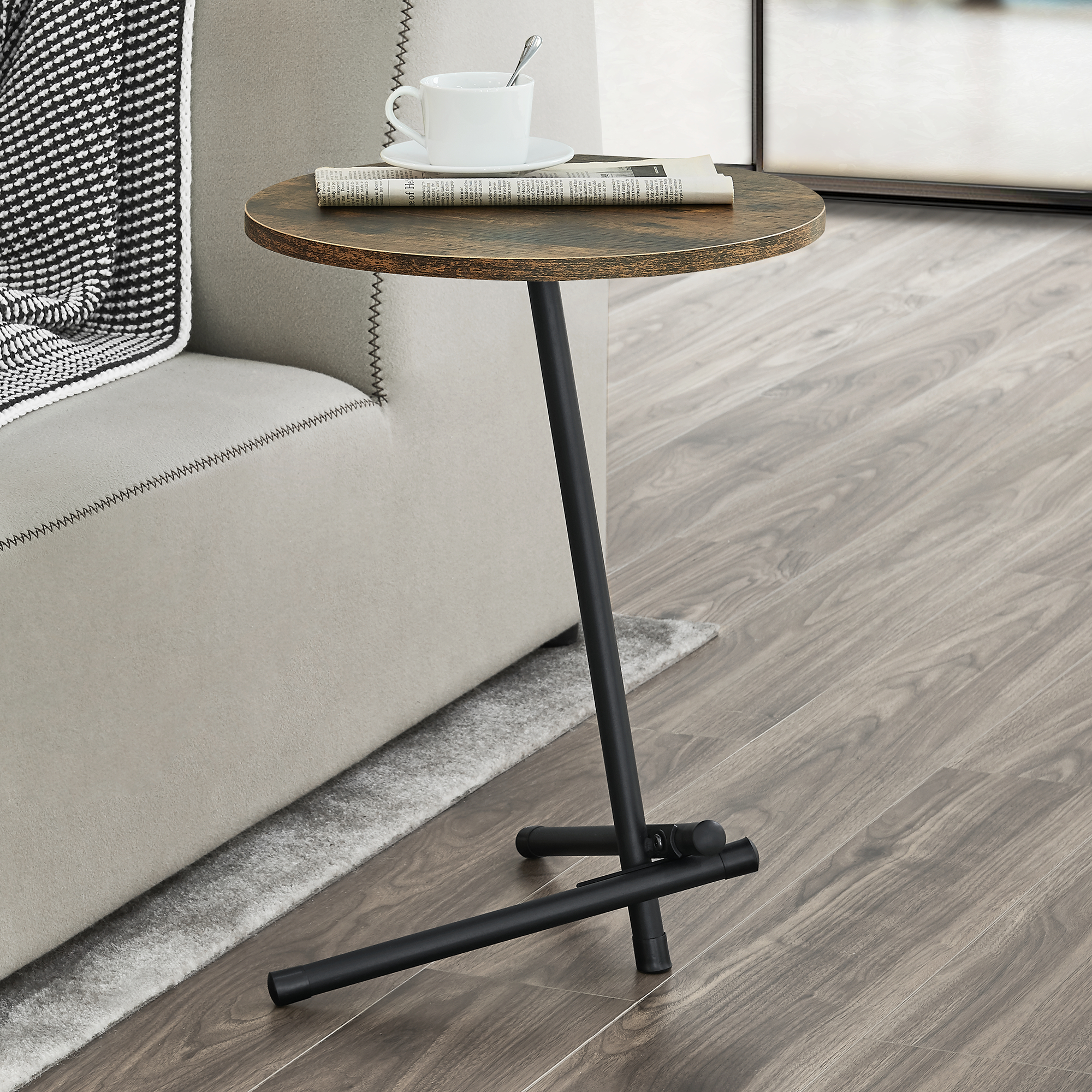foto del prodotto tavolino basso laterale 39 karup 39 con piano rotondo effetto legno scuro en.casa 
