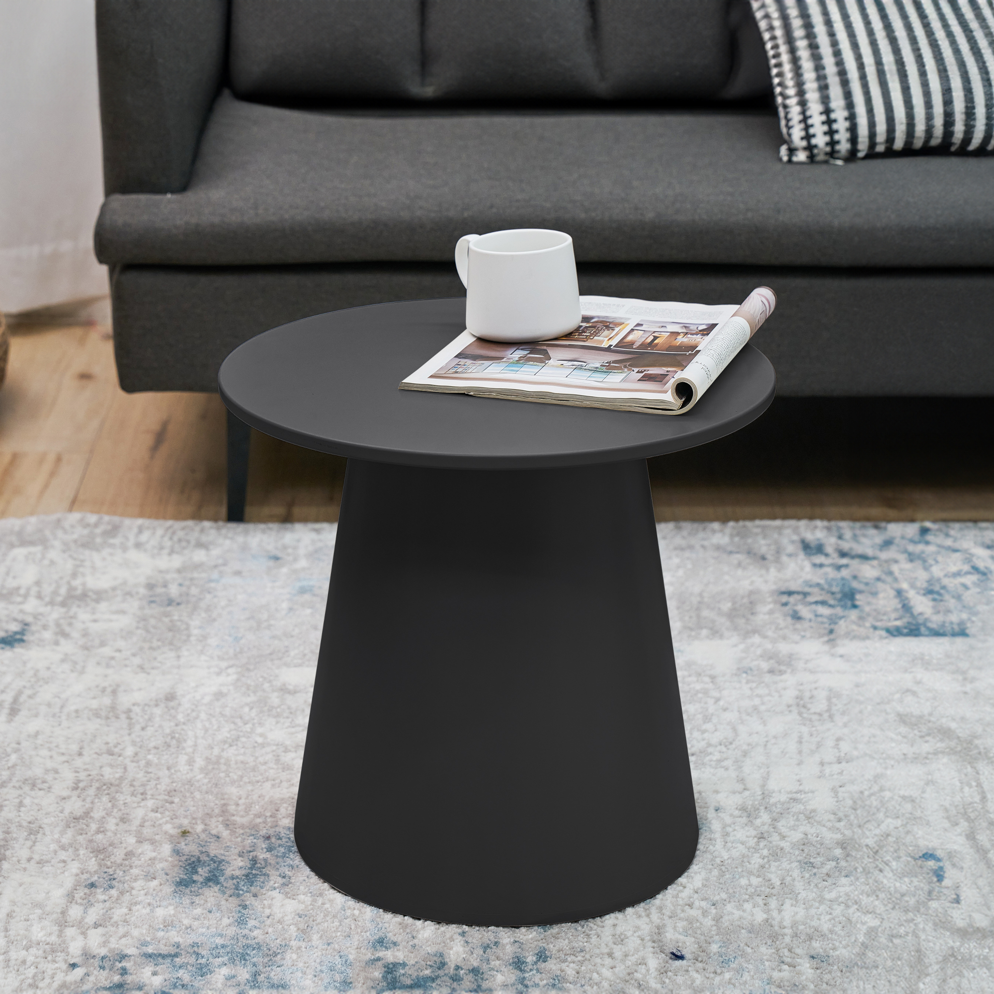 foto del prodotto tavolino da caff nyd base a cono troncato e piano rotondo 40 x 44 cm nero en.casa 