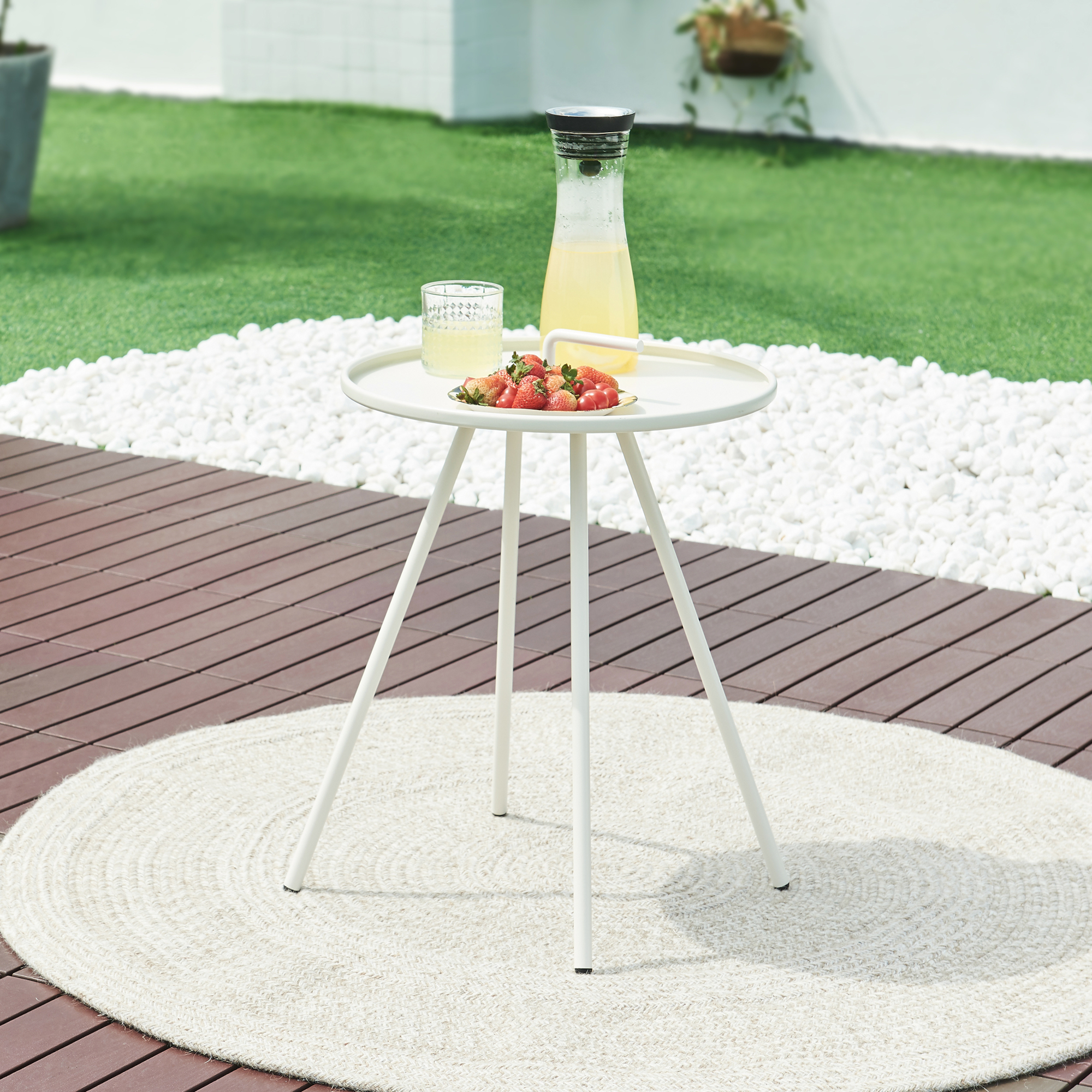 foto del prodotto tavolino da giardino fosen in acciaio piano con maniglia centrale bianco en.casa 