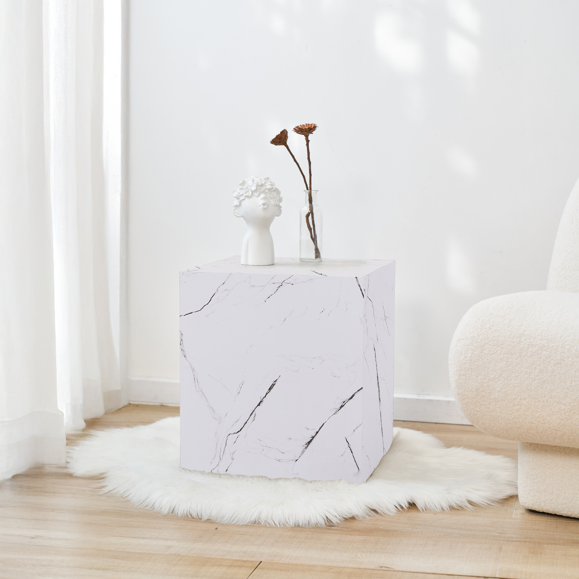 foto del prodotto tavolino ellelu a forma di cubo 45 x 40 x 40 cm effetto marmo bianco en.casa 