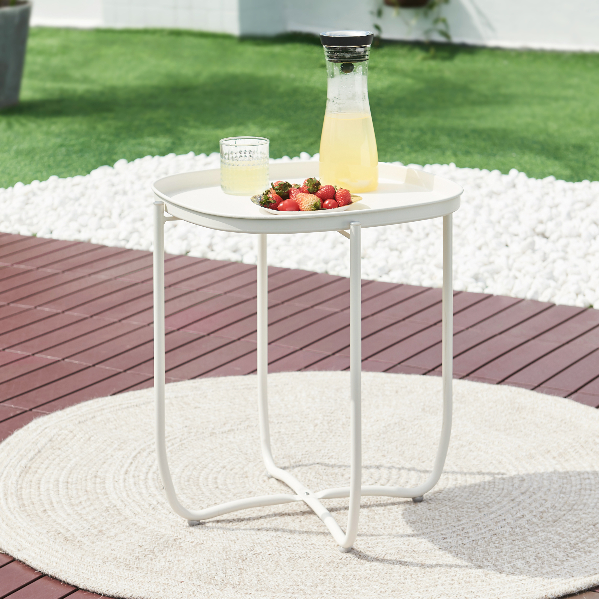 foto del prodotto tavolino sandefjord con vassoio quadrato rimovibile bianco en.casa 
