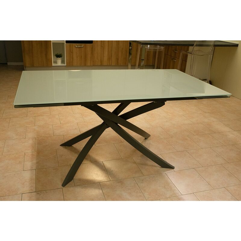 foto del prodotto tavolo allungabile in vetro grigio con gambe acciaio verniciate grigio 160x90x75 elegance