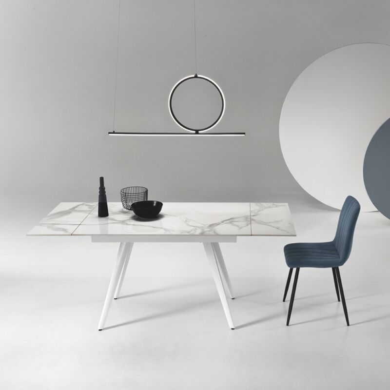 foto del prodotto tavolo con piano effetto marmo bianco base metallo allungabile fino a 180 cm oreste