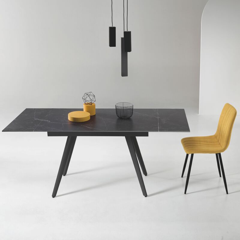 foto del prodotto tavolo con piano effetto marmo nero base metallo allungabile fino a 180 cm oreste
