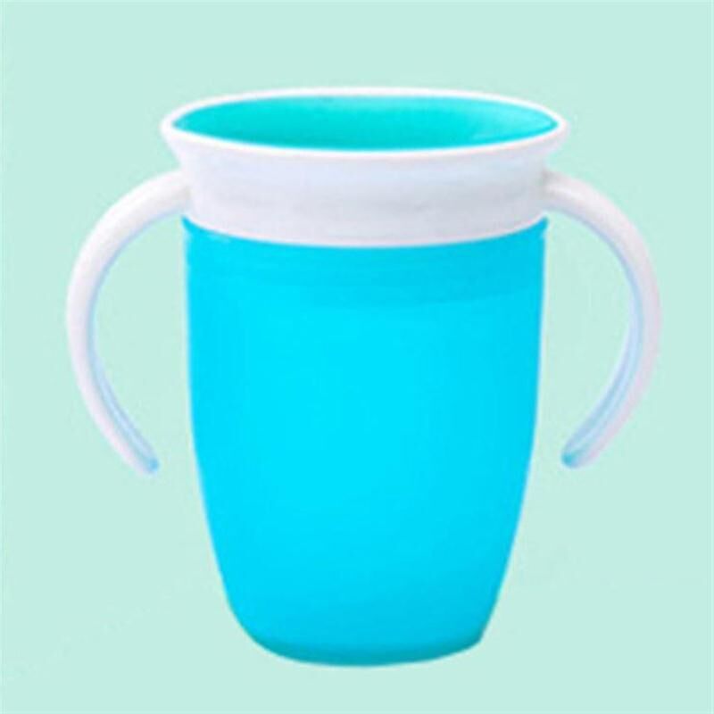 foto del prodotto tazza magica per l apprendimento del bambino ruotabile a 360 gradi con doppio manico, coperchio ribaltabile, tazza magica a tenuta stagna blu