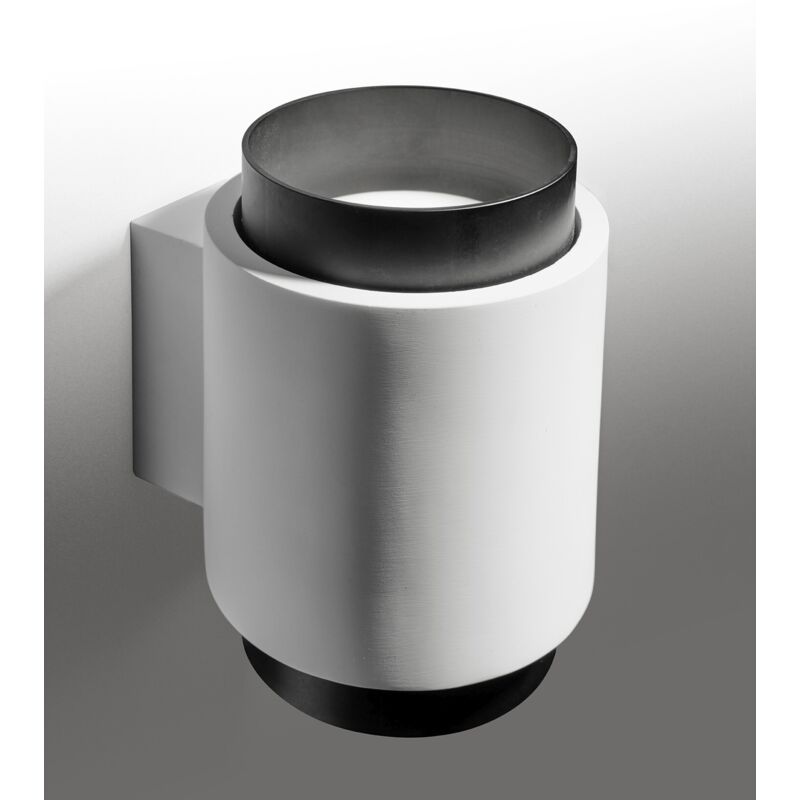 foto del prodotto tecnico lampada da parete in gesso. anello in alluminio verniciato nero. dotata di portalampada gx53