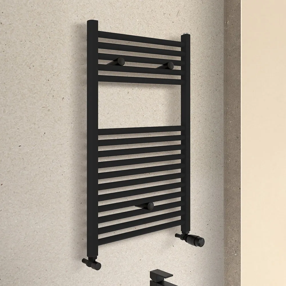 foto del prodotto termoarredo design nero opaco l 50x77 interasse 45 cm completo di valvole