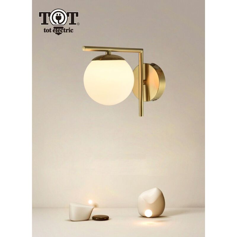 foto del prodotto tot electric applique da parete con sfera in vetro g9 metallo oro lampada design moderno minimal