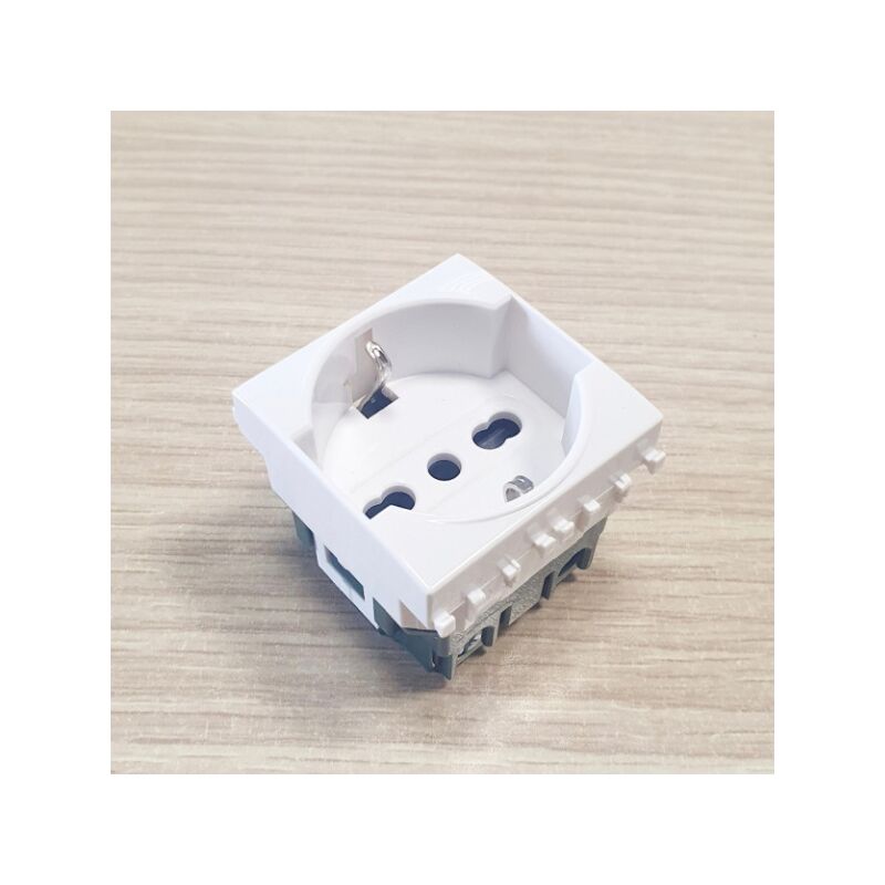 foto del prodotto tot electric tot elettric t2 presa schuko 3.0 16a 250v bianca compatibile vimar tot614b