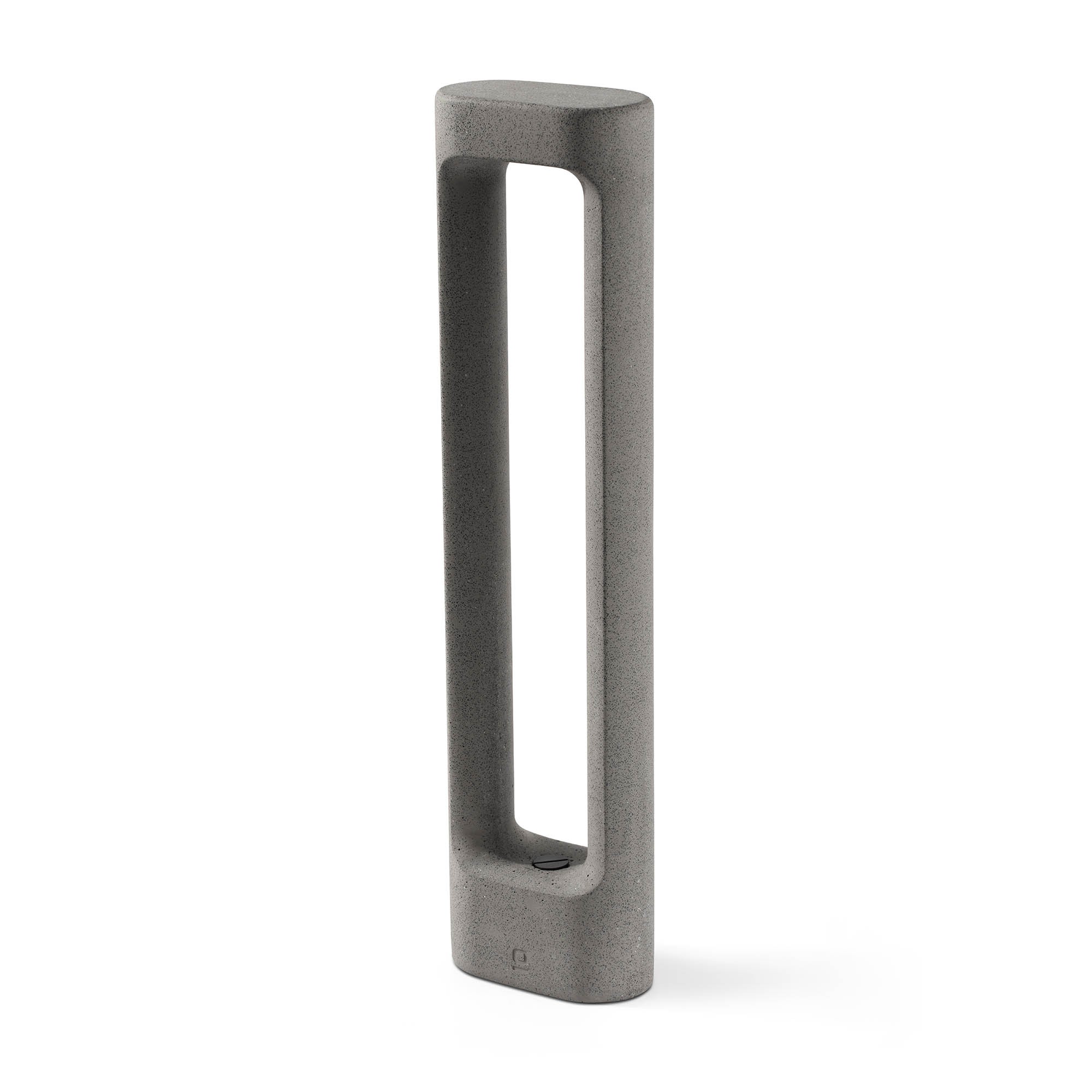 foto del prodotto totem 611 2700k, paletto in cemento per esterni, faro barcelona