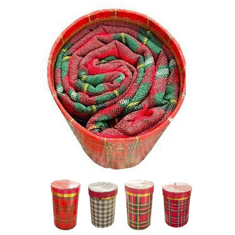 foto del prodotto tovaglia natalizia tessuto panama con box tema natale varie fantasie 12 posti trade shop traesio