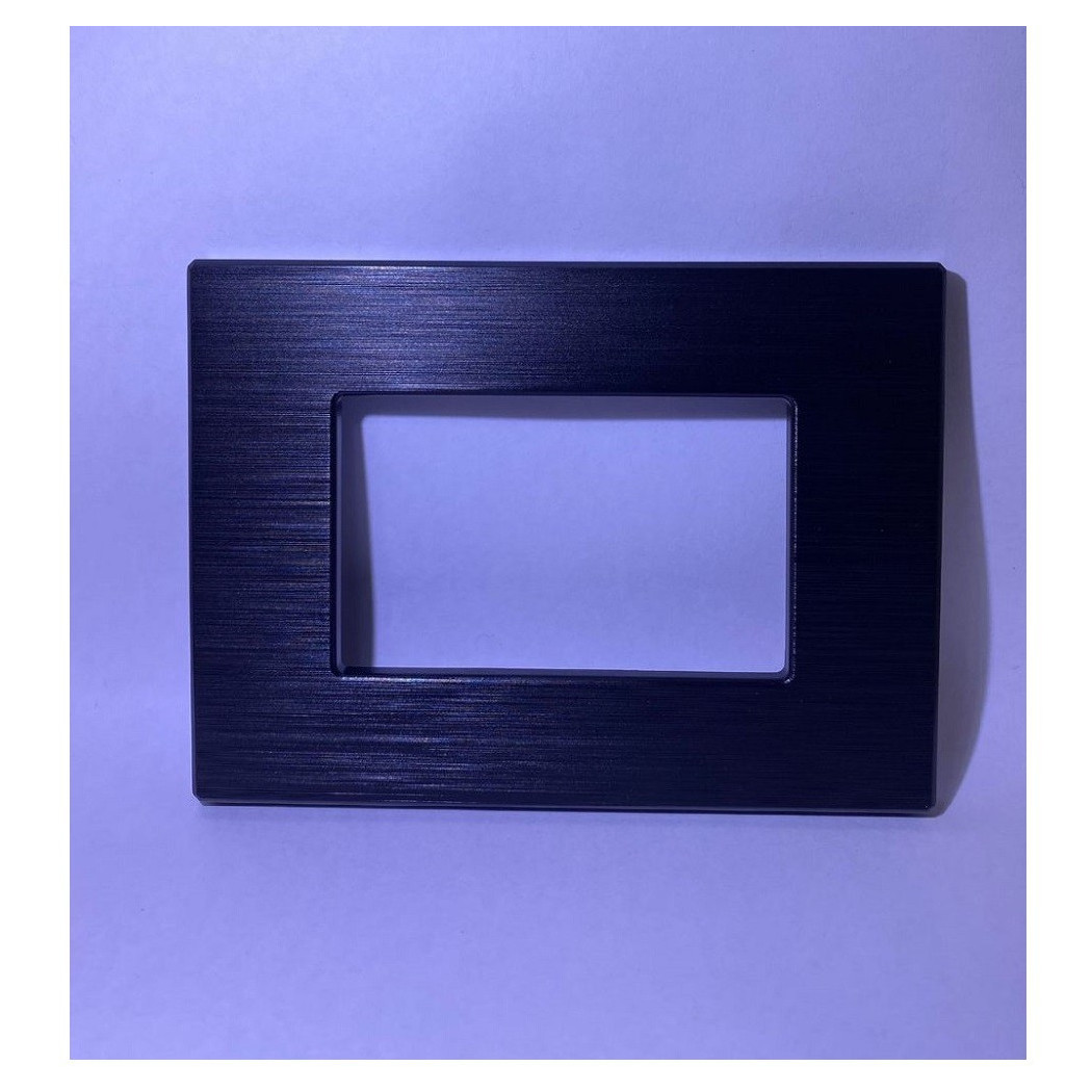 foto del prodotto trade shop placca dynamic 3 4 6 m tecnopolimero satinato nero compatibile bticino axolute 3 fori 